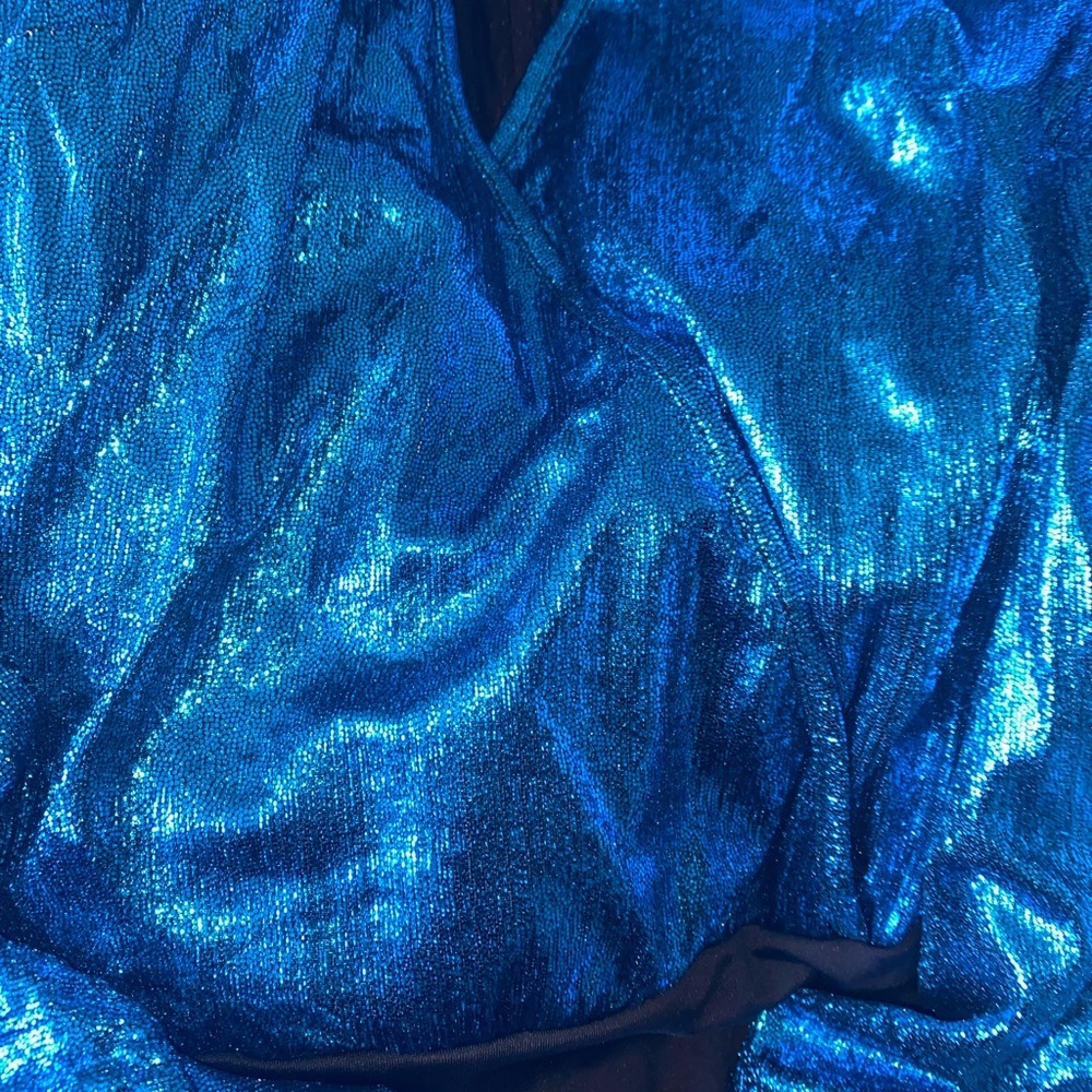 NEW INVENTORY 🔥Metallic Surplice Deep V Neck Bodysuit🔥 - Picture 7 of 7